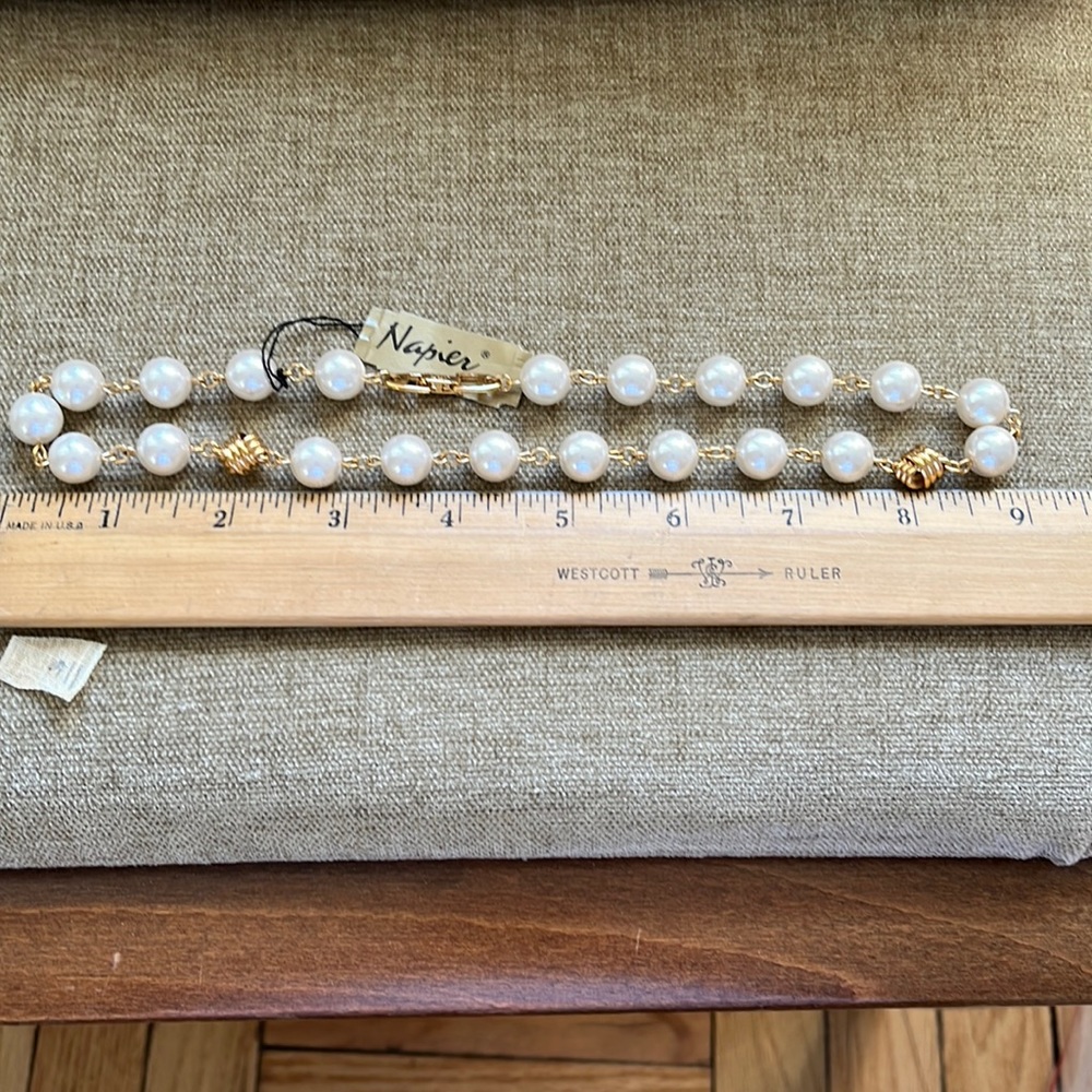 Napier collectible Pearl and gold know necklace from a smoke and pet free home.